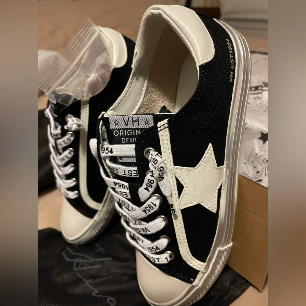 Vintage Havana Women’s Alive 23 Cruise Black and White Athletic Shoes